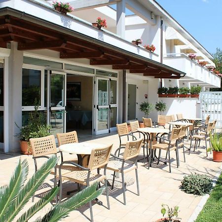 Hotel Mare Azzurro Terracina Exterior photo