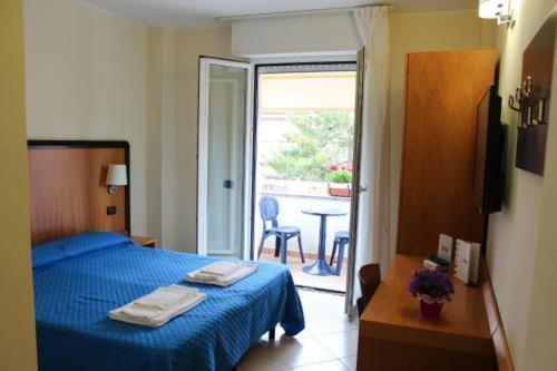 Hotel Mare Azzurro Terracina Exterior photo