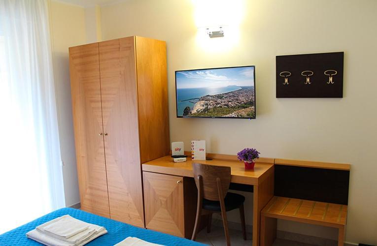 Hotel Mare Azzurro Terracina Exterior photo