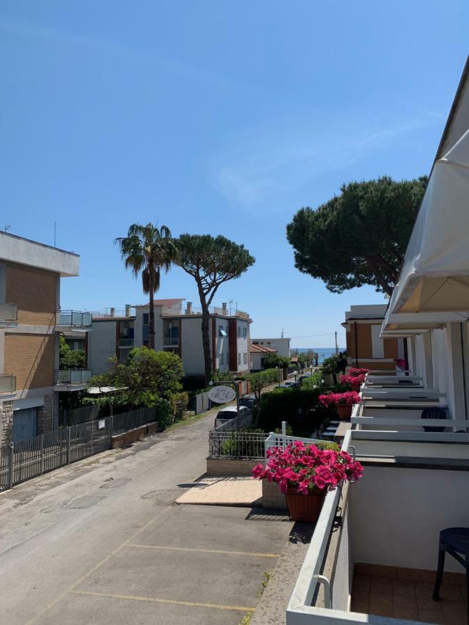 Hotel Mare Azzurro Terracina Exterior photo