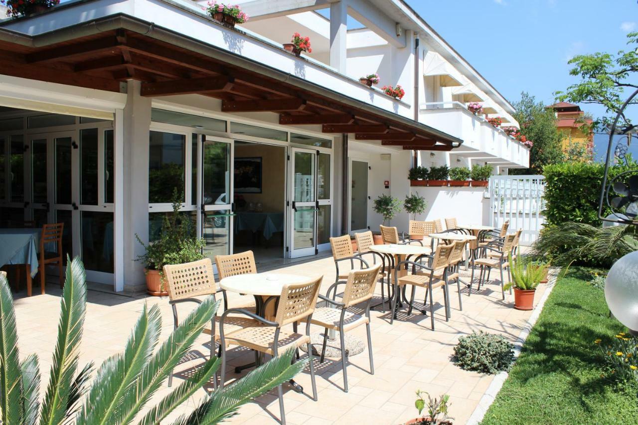 Hotel Mare Azzurro Terracina Exterior photo