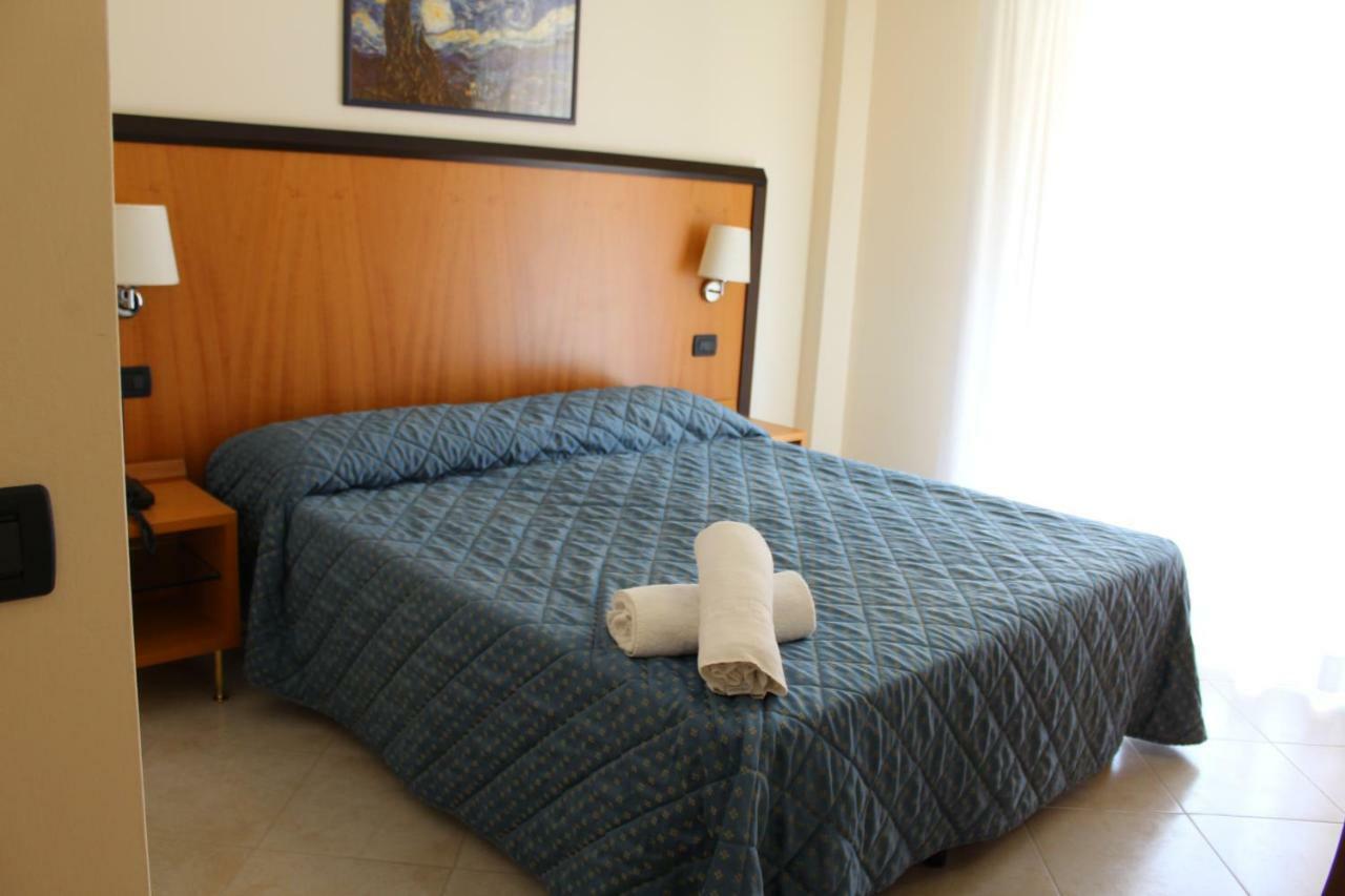 Hotel Mare Azzurro Terracina Exterior photo