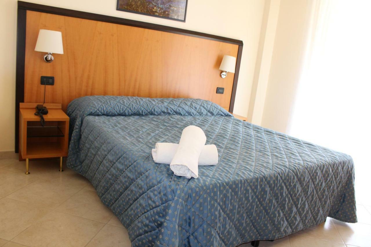 Hotel Mare Azzurro Terracina Exterior photo